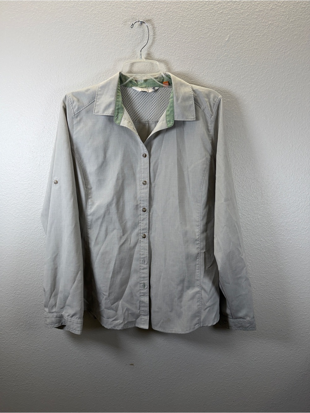 Orvis Light Gray Women's Button-Down Shirt with Green Collar Accents